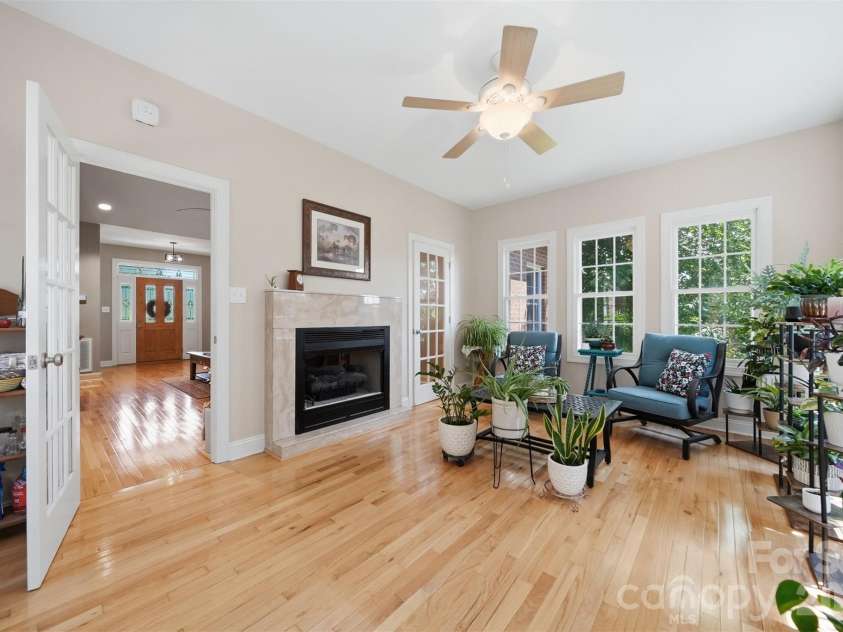 4305 Cottingham Drive, Hickory, NC 28602.  MLS# CAR4395524, YatesRealty ID 32759. 