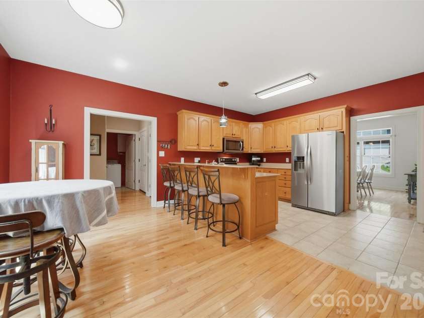 4305 Cottingham Drive, Hickory, NC 28602.  MLS# CAR4395524, YatesRealty ID 32759. 