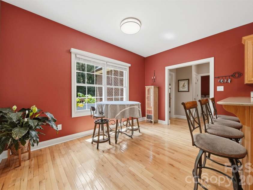 4305 Cottingham Drive, Hickory, NC 28602.  MLS# CAR4395524, YatesRealty ID 32759. 