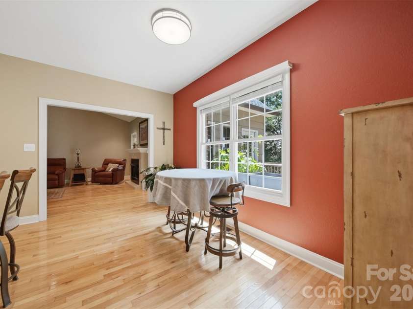 4305 Cottingham Drive, Hickory, NC 28602.  MLS# CAR4395524, YatesRealty ID 32759. 