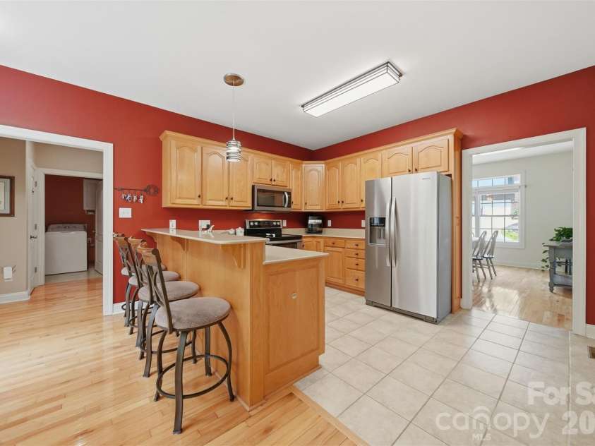 4305 Cottingham Drive, Hickory, NC 28602.  MLS# CAR4395524, YatesRealty ID 32759. 