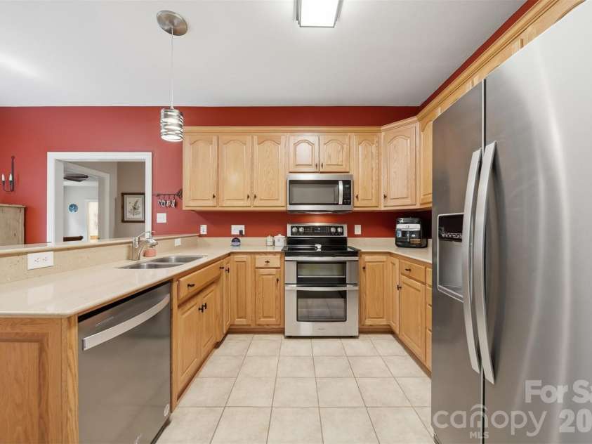 4305 Cottingham Drive, Hickory, NC 28602.  MLS# CAR4395524, YatesRealty ID 32759. 