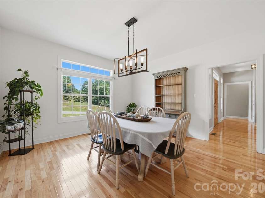 4305 Cottingham Drive, Hickory, NC 28602.  MLS# CAR4395524, YatesRealty ID 32759. 