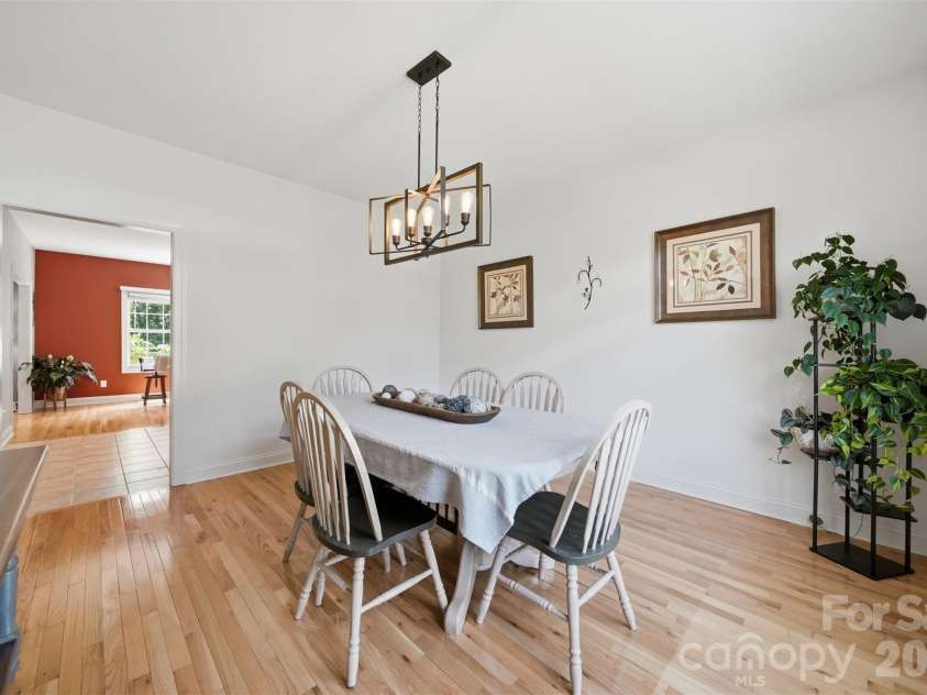 4305 Cottingham Drive, Hickory, NC 28602.  MLS# CAR4395524, YatesRealty ID 32759. 