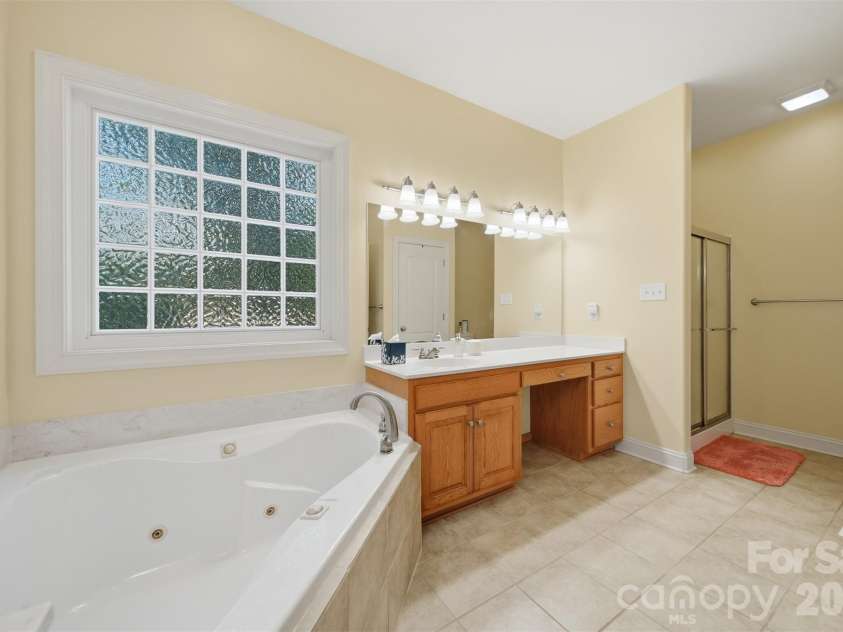 4305 Cottingham Drive, Hickory, NC 28602.  MLS# CAR4395524, YatesRealty ID 32759. 