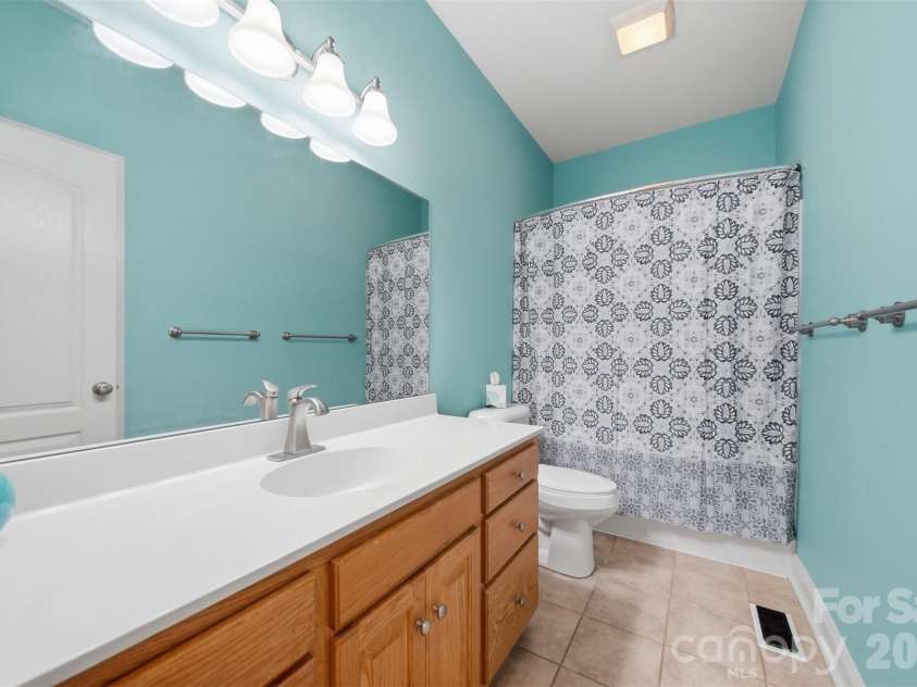 4305 Cottingham Drive, Hickory, NC 28602.  MLS# CAR4395524, YatesRealty ID 32759. 
