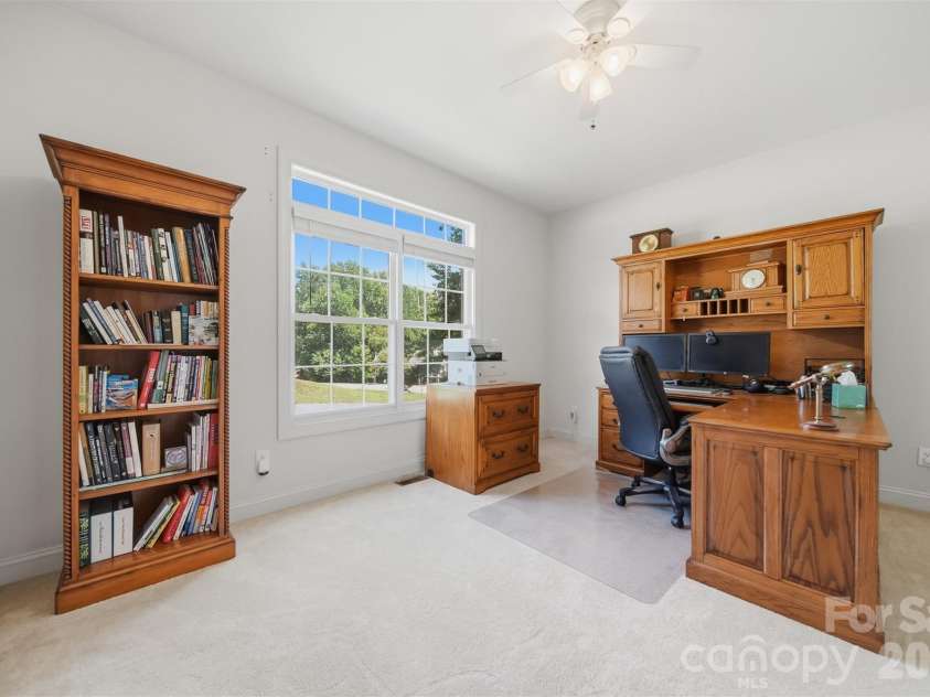 4305 Cottingham Drive, Hickory, NC 28602.  MLS# CAR4395524, YatesRealty ID 32759. 