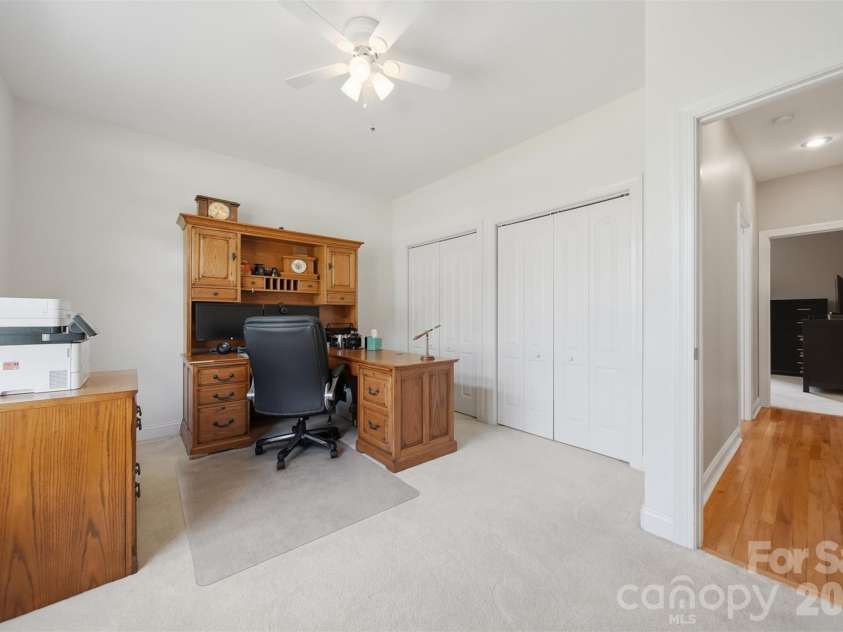4305 Cottingham Drive, Hickory, NC 28602.  MLS# CAR4395524, YatesRealty ID 32759. 