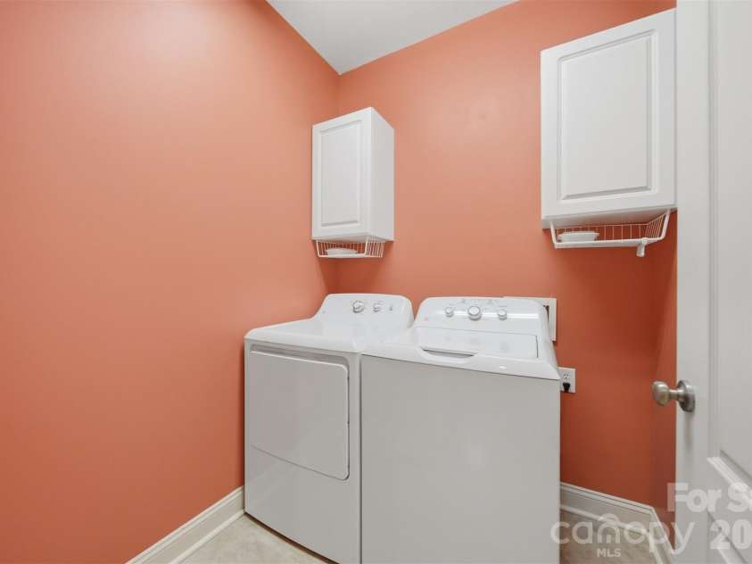 4305 Cottingham Drive, Hickory, NC 28602.  MLS# CAR4395524, YatesRealty ID 32759. 