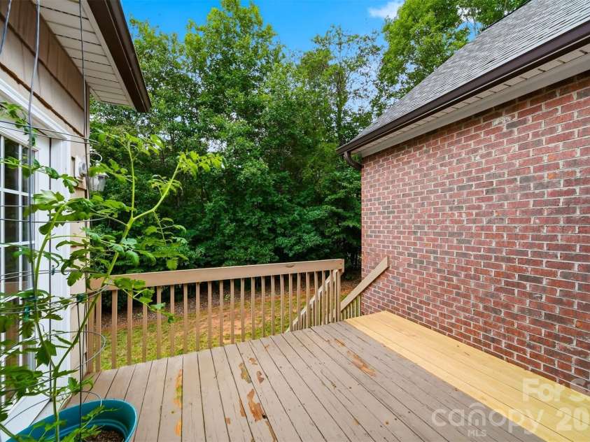 4305 Cottingham Drive, Hickory, NC 28602.  MLS# CAR4395524, YatesRealty ID 32759. 
