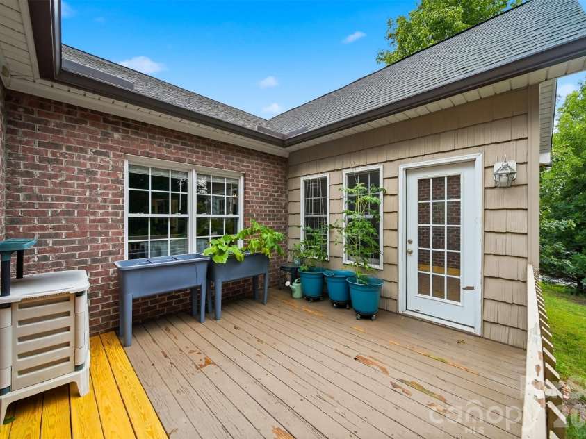 4305 Cottingham Drive, Hickory, NC 28602.  MLS# CAR4395524, YatesRealty ID 32759. 