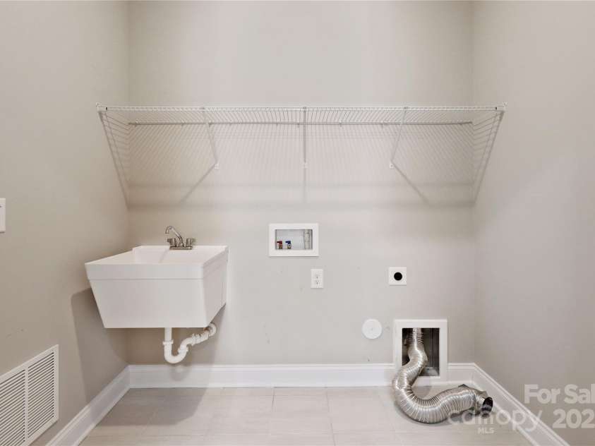 16004 Deer River Road, Charlotte, NC 28278.  MLS# CAR4171564, YatesRealty ID 3276. 