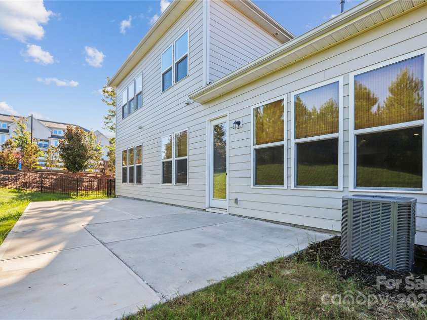 16004 Deer River Road, Charlotte, NC 28278.  MLS# CAR4171564, YatesRealty ID 3276. Fenced back yard