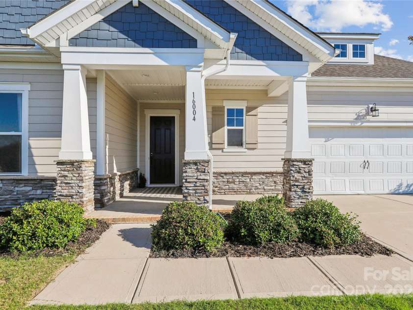 16004 Deer River Road, Charlotte, NC 28278.  MLS# CAR4171564, YatesRealty ID 3276. Front Entry