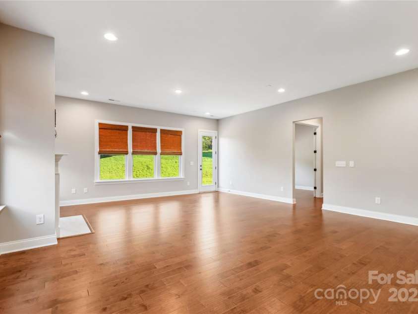 16004 Deer River Road, Charlotte, NC 28278.  MLS# CAR4171564, YatesRealty ID 3276. Open Concept Living