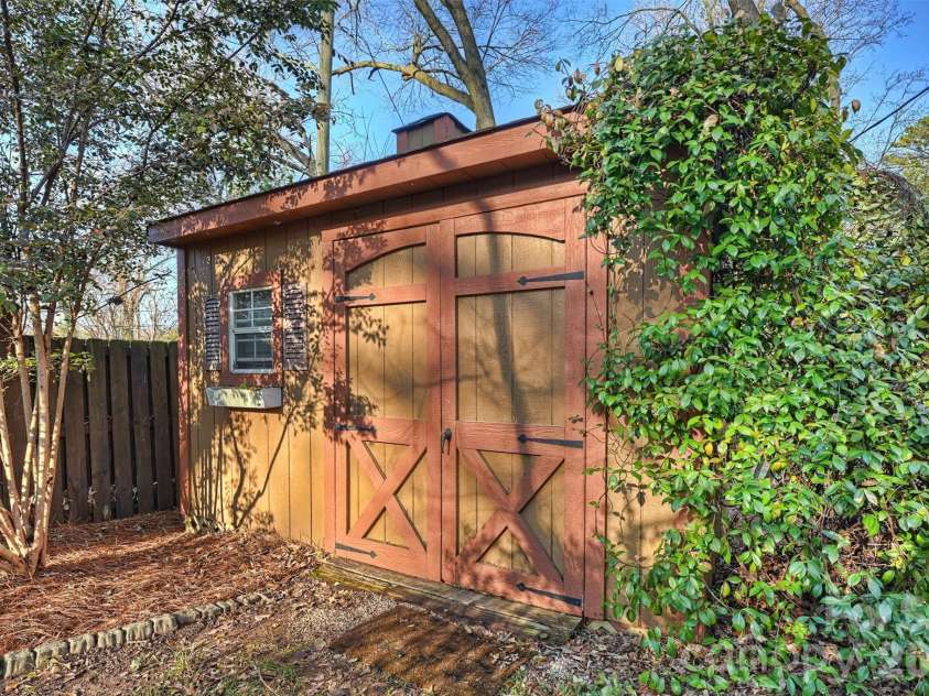 2013 Margate Avenue, Charlotte, NC 28205.  MLS# CAR4350781, YatesRealty ID 3276. 