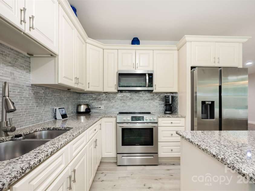 820 Pecan Tree Lane, Fort Mill, SC 29715.  MLS# CAR4286849, YatesRealty ID 3276. 