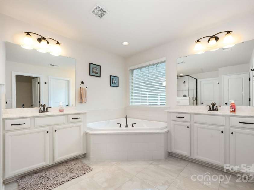 820 Pecan Tree Lane, Fort Mill, SC 29715.  MLS# CAR4286849, YatesRealty ID 3276. 