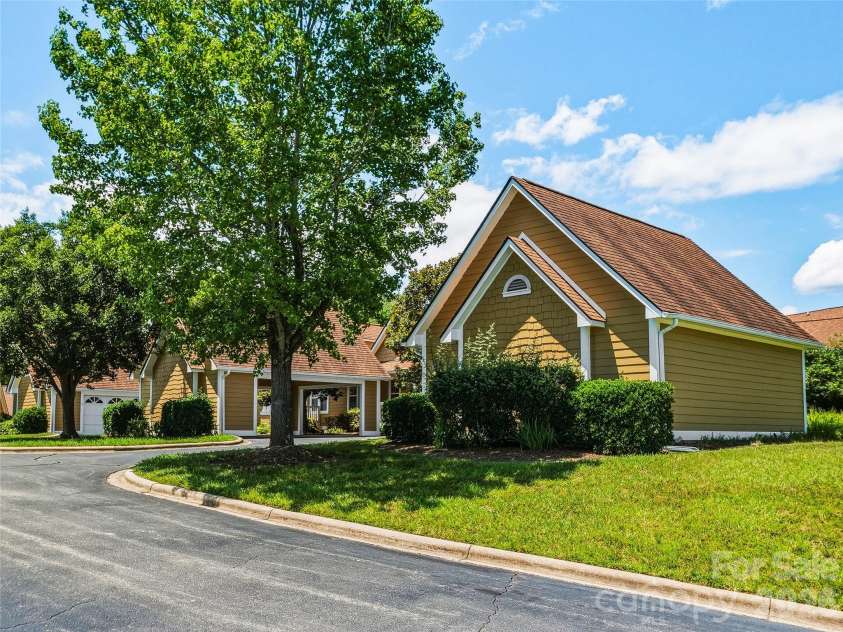102 Rough Point Court, Asheville, NC 28806.  MLS# CAR4394205, YatesRealty ID 32760. 