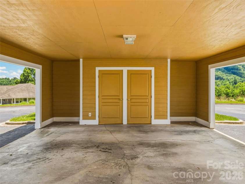 102 Rough Point Court, Asheville, NC 28806.  MLS# CAR4394205, YatesRealty ID 32760. 