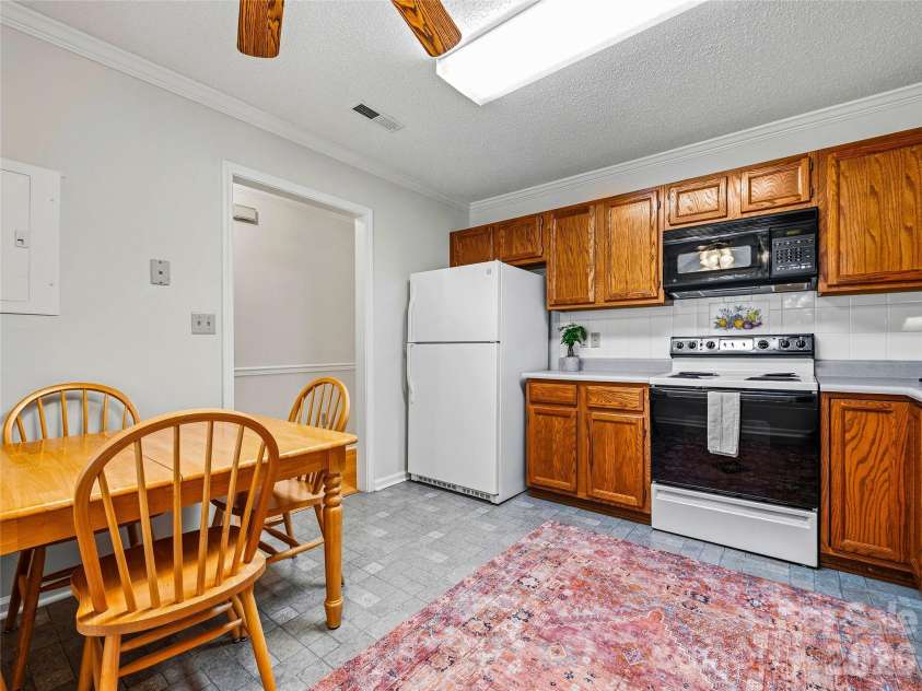 102 Rough Point Court, Asheville, NC 28806.  MLS# CAR4394205, YatesRealty ID 32760. 