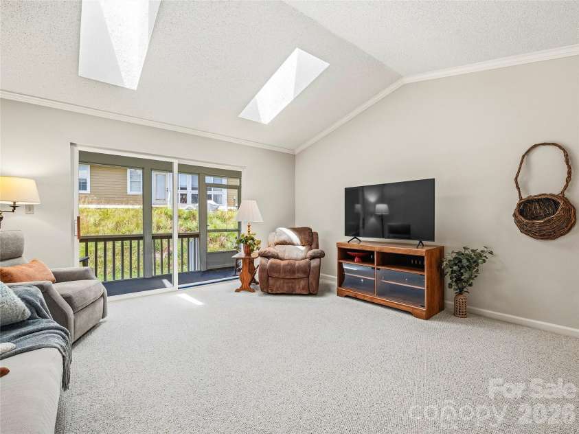 102 Rough Point Court, Asheville, NC 28806.  MLS# CAR4394205, YatesRealty ID 32760. 