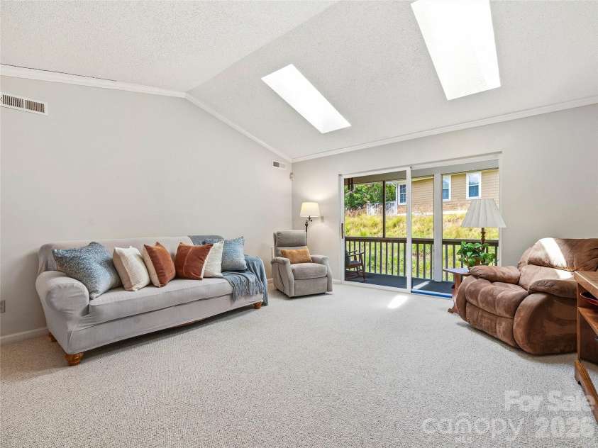 102 Rough Point Court, Asheville, NC 28806.  MLS# CAR4394205, YatesRealty ID 32760. 