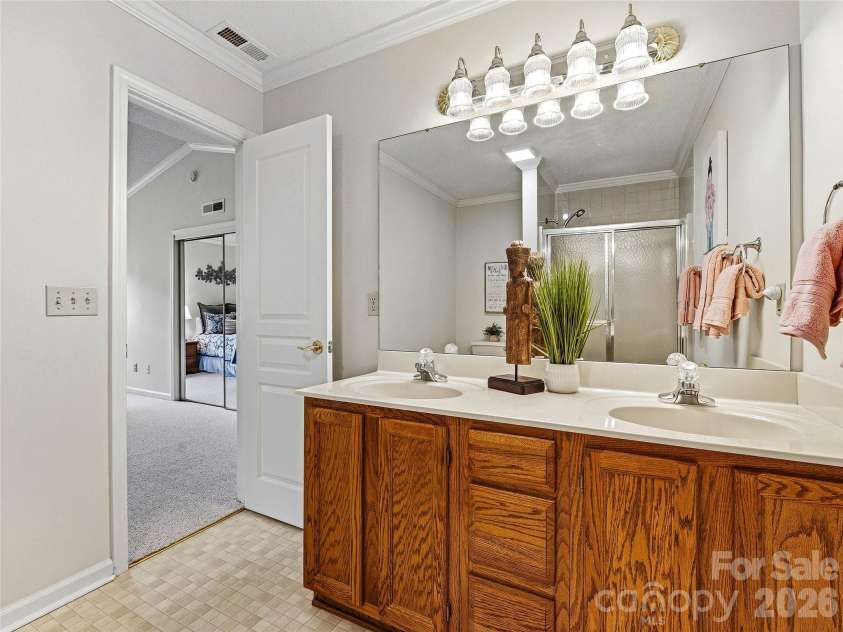 102 Rough Point Court, Asheville, NC 28806.  MLS# CAR4394205, YatesRealty ID 32760. 