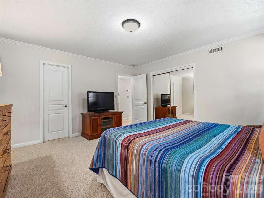102 Rough Point Court, Asheville, NC 28806.  MLS# CAR4394205, YatesRealty ID 32760. 