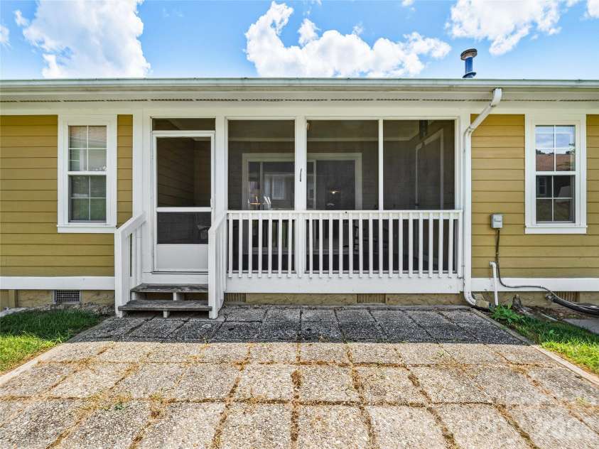 102 Rough Point Court, Asheville, NC 28806.  MLS# CAR4394205, YatesRealty ID 32760. 
