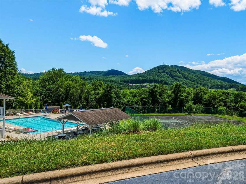 102 Rough Point Court, Asheville, NC 28806.  MLS# CAR4394205, YatesRealty ID 32760. 