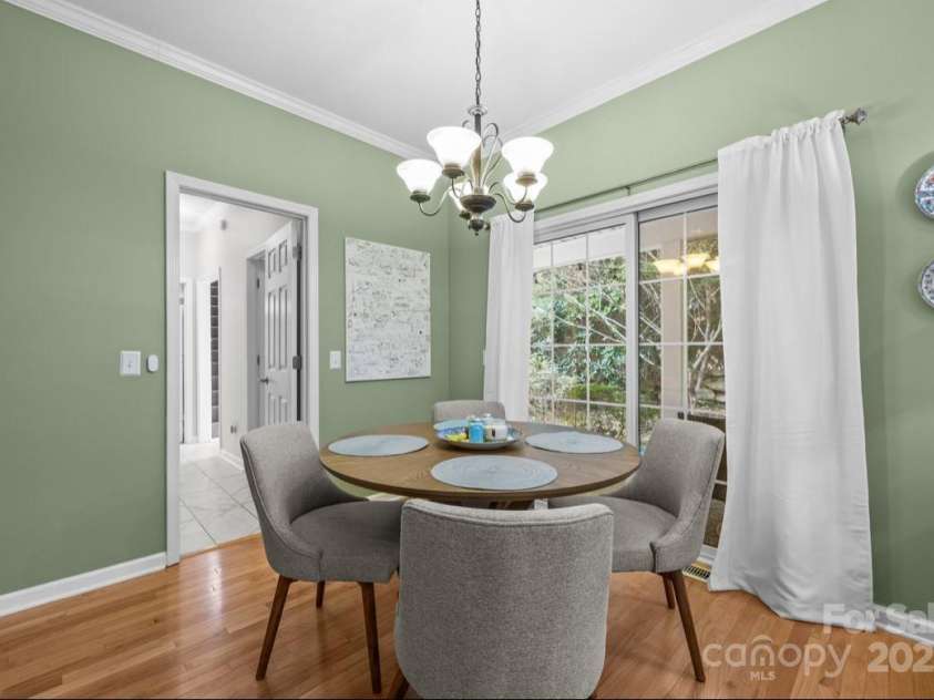 42 Surrey Run, Asheville, NC 28803.  MLS# CAR4285400, YatesRealty ID 32760. 