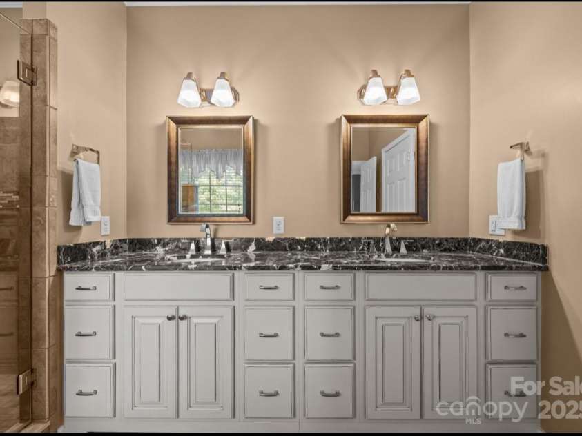 42 Surrey Run, Asheville, NC 28803.  MLS# CAR4285400, YatesRealty ID 32760. 