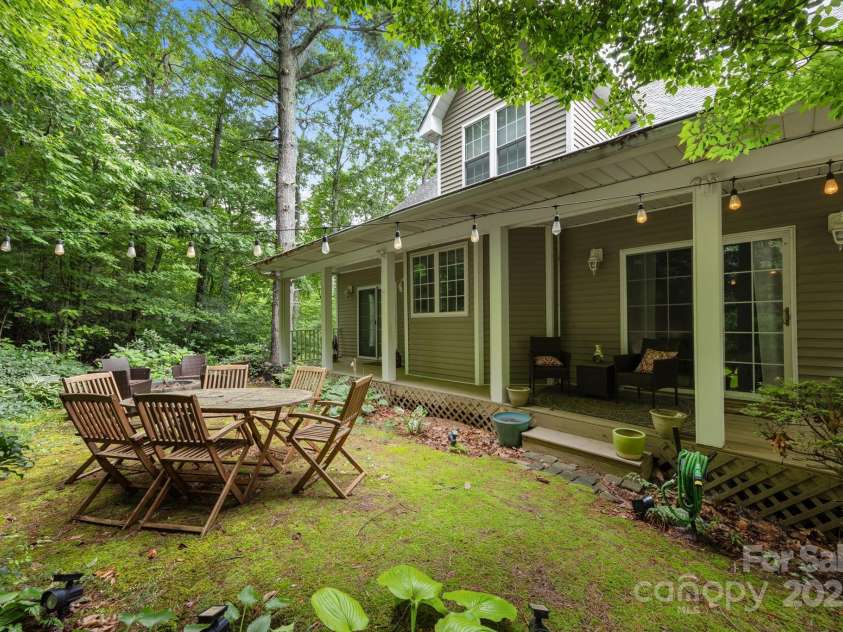 42 Surrey Run, Asheville, NC 28803.  MLS# CAR4285400, YatesRealty ID 32760. 