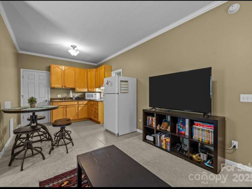 42 Surrey Run, Asheville, NC 28803.  MLS# CAR4285400, YatesRealty ID 32760. Kitchenette for 2nd living quarters