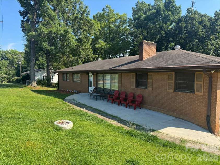 8432 Idlewild Road, Charlotte, NC 28227.  MLS# CAR4395310, YatesRealty ID 32761. 