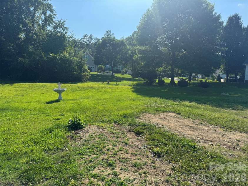 8432 Idlewild Road, Charlotte, NC 28227.  MLS# CAR4395310, YatesRealty ID 32761. 
