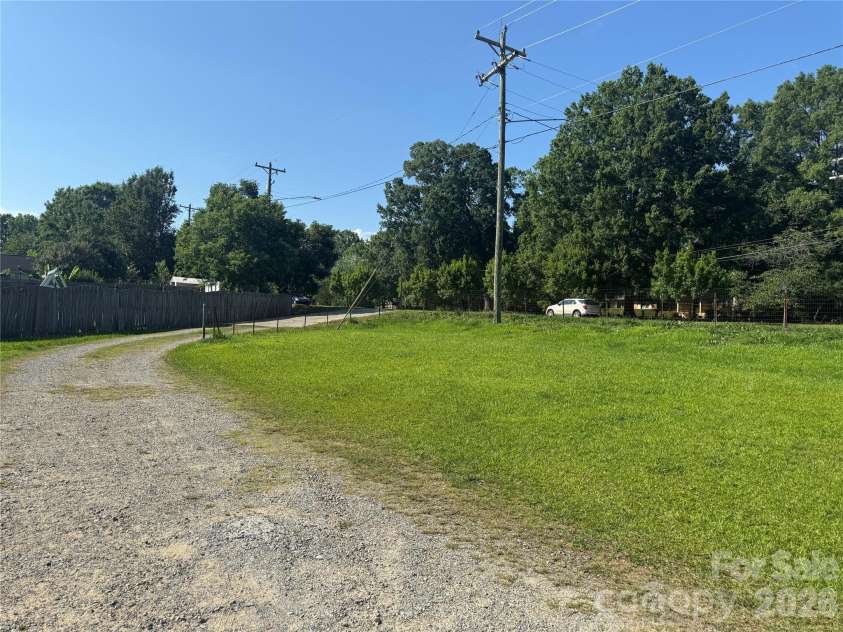 8432 Idlewild Road, Charlotte, NC 28227.  MLS# CAR4395310, YatesRealty ID 32761. 