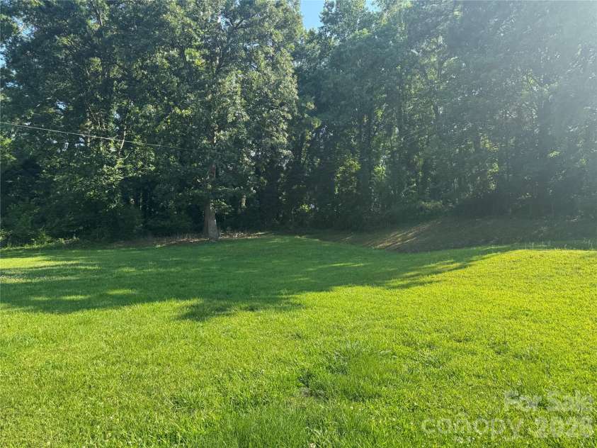 8432 Idlewild Road, Charlotte, NC 28227.  MLS# CAR4395310, YatesRealty ID 32761. 