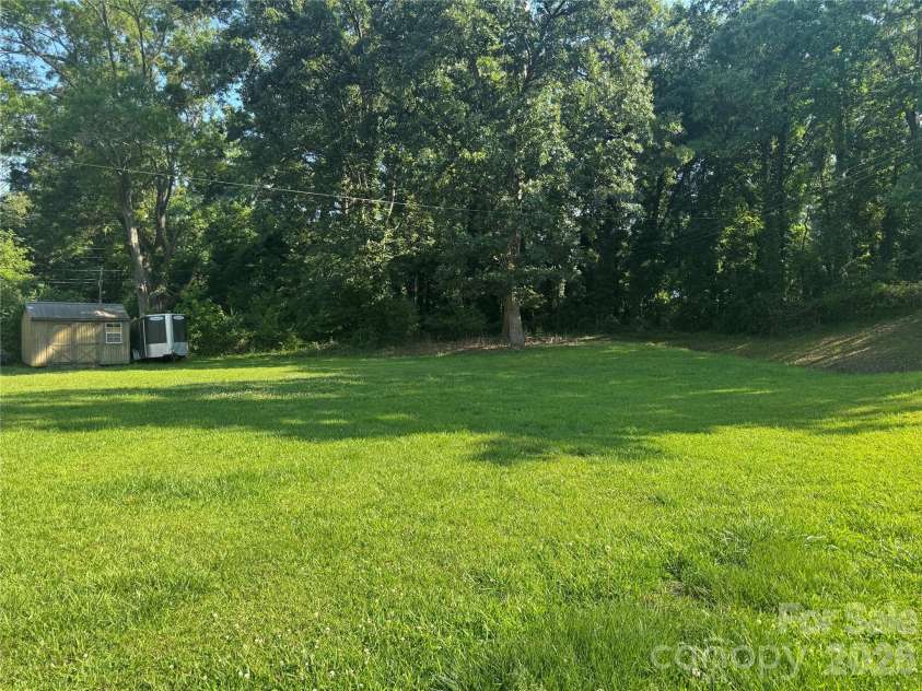 8432 Idlewild Road, Charlotte, NC 28227.  MLS# CAR4395310, YatesRealty ID 32761. 
