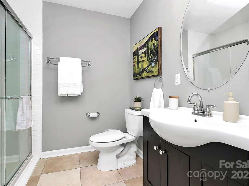 11616 Kingsley View Drive, Charlotte, NC 28277.  MLS# CAR4284494, YatesRealty ID 32762. 3rd full bath off bonus room 