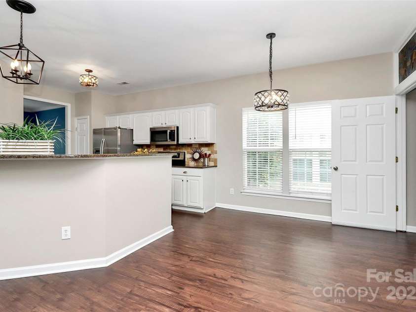 11616 Kingsley View Drive, Charlotte, NC 28277.  MLS# CAR4284494, YatesRealty ID 32762. Breakfast room and bar
