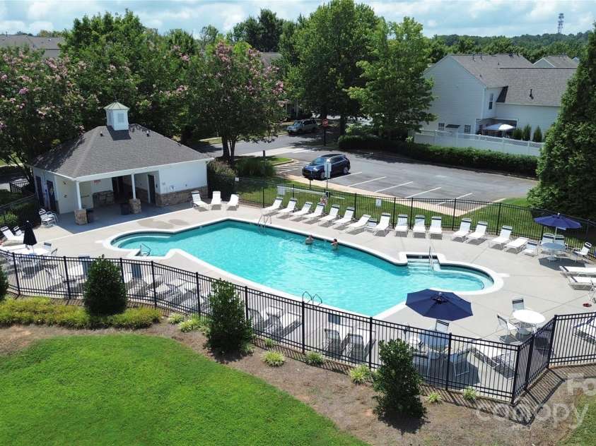 11616 Kingsley View Drive, Charlotte, NC 28277.  MLS# CAR4284494, YatesRealty ID 32762. Community pool 