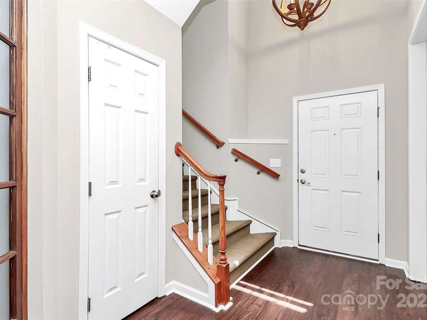 11616 Kingsley View Drive, Charlotte, NC 28277.  MLS# CAR4284494, YatesRealty ID 32762. Foyer