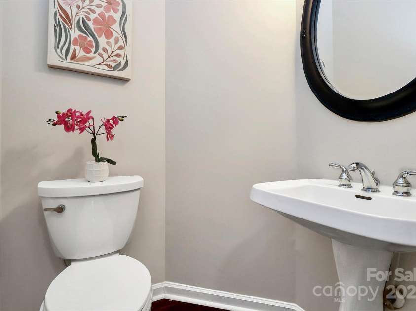 11616 Kingsley View Drive, Charlotte, NC 28277.  MLS# CAR4284494, YatesRealty ID 32762. Powder room on 1st level