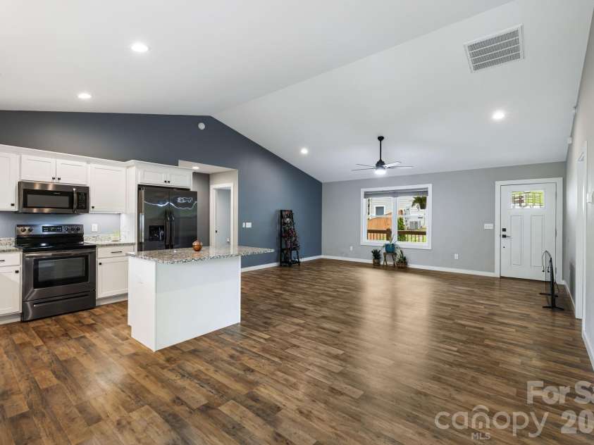 923 Newfound Road, Leicester, NC 28748.  MLS# CAR4387282, YatesRealty ID 32762. 