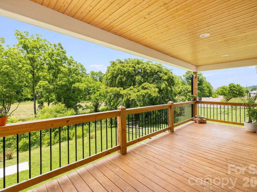 923 Newfound Road, Leicester, NC 28748.  MLS# CAR4387282, YatesRealty ID 32762. 