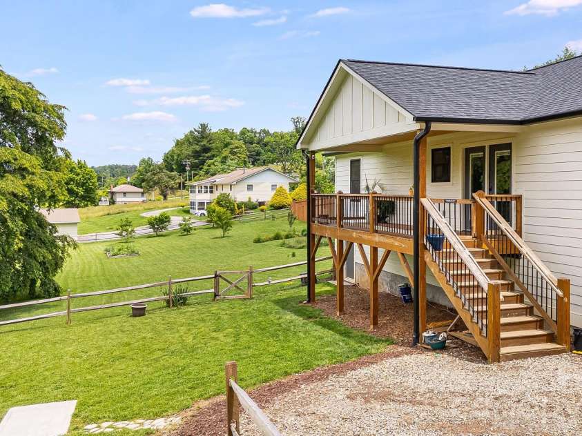 923 Newfound Road, Leicester, NC 28748.  MLS# CAR4387282, YatesRealty ID 32762. 