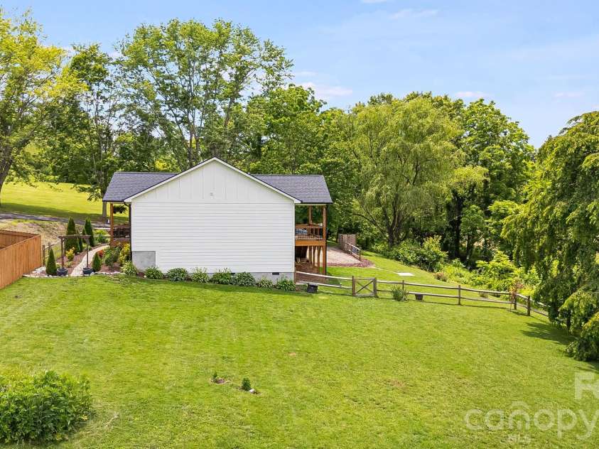 923 Newfound Road, Leicester, NC 28748.  MLS# CAR4387282, YatesRealty ID 32762. 