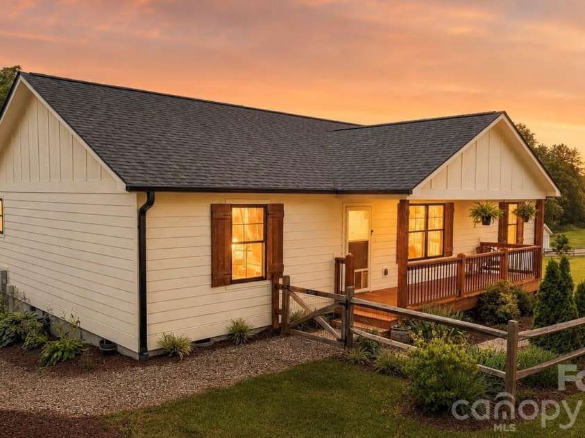 923 Newfound Road, Leicester, NC 28748.  MLS# CAR4387282, YatesRealty ID 32762. 